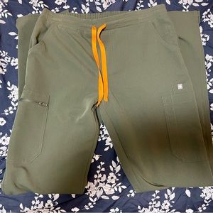 NWOT Figs Medium Yola Skinny Scrub Pant - Moss